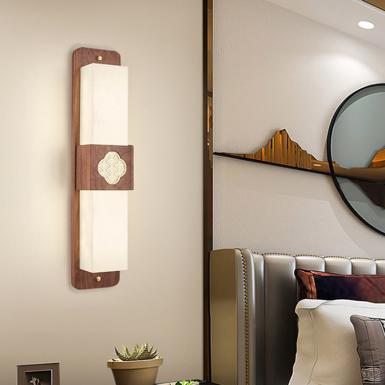 Applique murale LED rectangulaire en laiton chinois traditionnel avec noix en acrylique pour chevet 