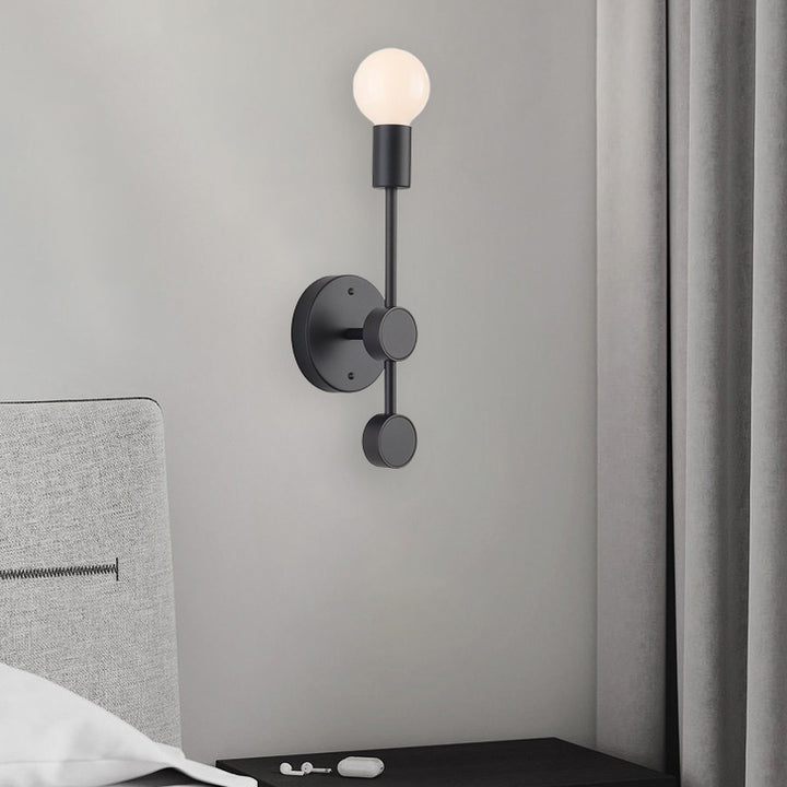 Moderne minimalistische 1-flammige Wandleuchte aus Aluminium mit Glaskugel für das Wohnzimmer 
