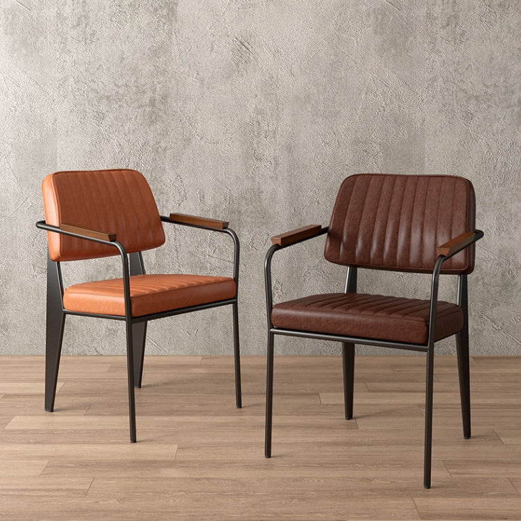 Chaise de salle à manger contemporaine en cuir industriel métal éponge bois carré à rayures verticales dossier accoudoir pour salle à manger 