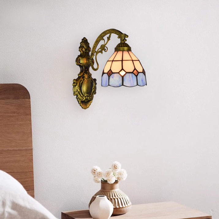 Traditionelle 1-flammige Tiffany-Wandleuchte aus Eisen mit Buntglas, Kristall und Blumenmotiv für das Wohnzimmer 
