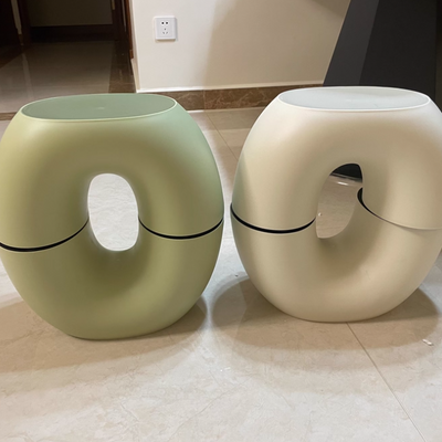 Tabouret sans dossier ni accoudoirs en forme d'arc-en-ciel créatif contemporain pour le salon 
