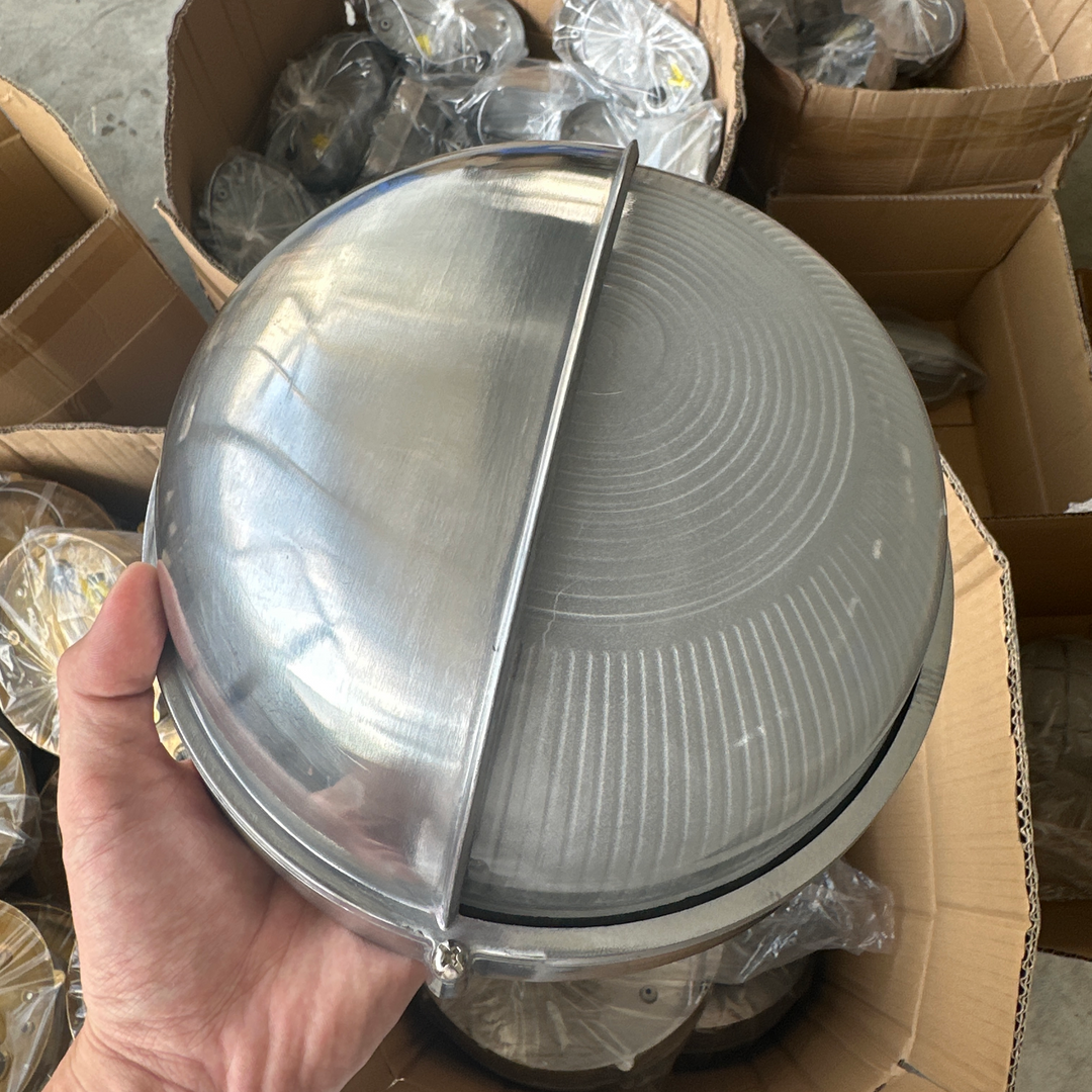 Zeitgenössische industrielle wasserdichte Aluminium-Glas-matte runde 1-Licht-Wandleuchte für den Außenbereich 