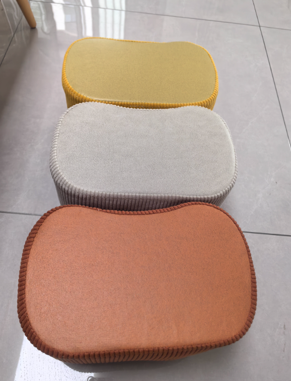 Tabouret portable cuboïde nordique contemporain en flanelle et tissu technique, bois massif, sans dossier ni accoudoirs, pour salon 