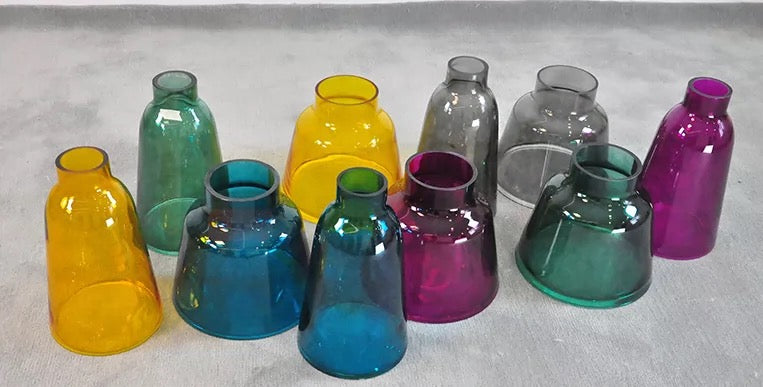 Zeitgenössischer skandinavischer runder Metall-Glas-Couchtisch mit 1-Tablett-Aufbewahrung für das Wohnzimmer 