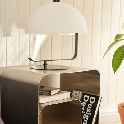 Table d'appoint moderne minimaliste en acier inoxydable incurvé avec étagères de rangement pour salon 