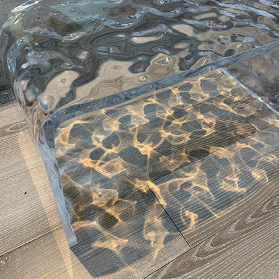 Zeitgenössischer nordischer quadratischer rechteckiger Ripple C-förmiger Beistelltisch eingebettet für das Wohnzimmer 