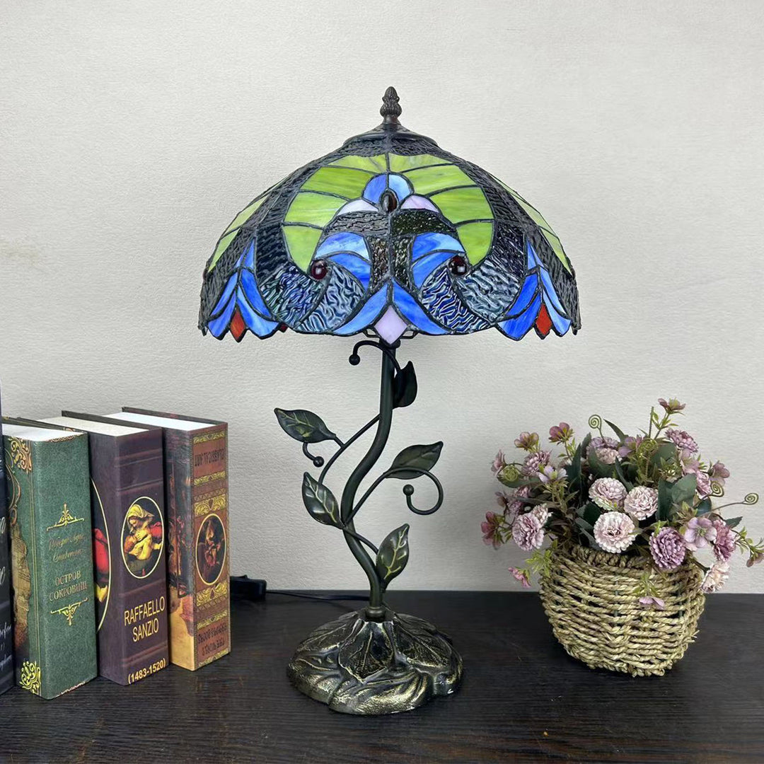 Lampe de table traditionnelle Tiffany en résine avec dôme conique et motif de fleurs et feuilles à 1 lumière pour chevet 