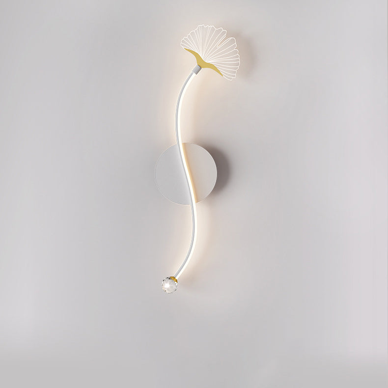 Applique murale LED en aluminium et acrylique avec feuille de ginkgo nordique contemporaine pour chevet 