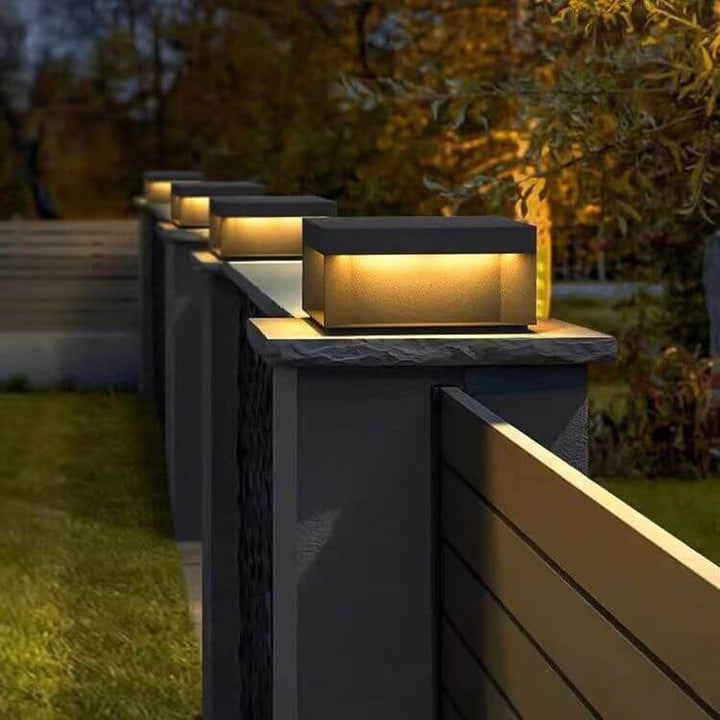 Moderne minimalistische einfache Edelstahl-Glas-Würfel-LED-Solar-Außenlandschaftsleuchte für die Außenpatio 