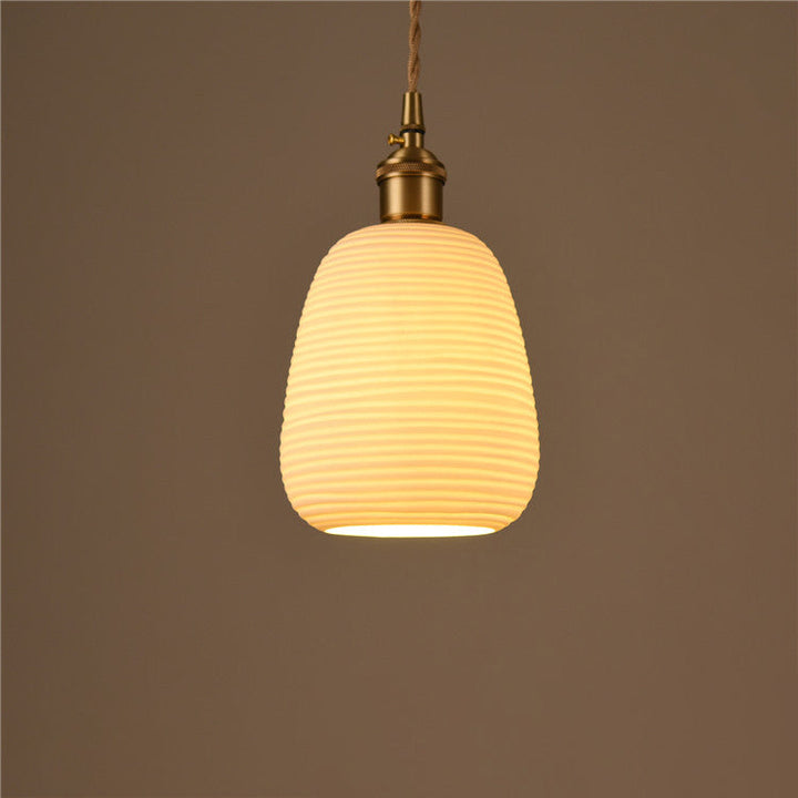 Lustre suspendu en céramique à rayures cylindriques irrégulières nordiques contemporaines avec cuivre et 1 lumière pour salon 
