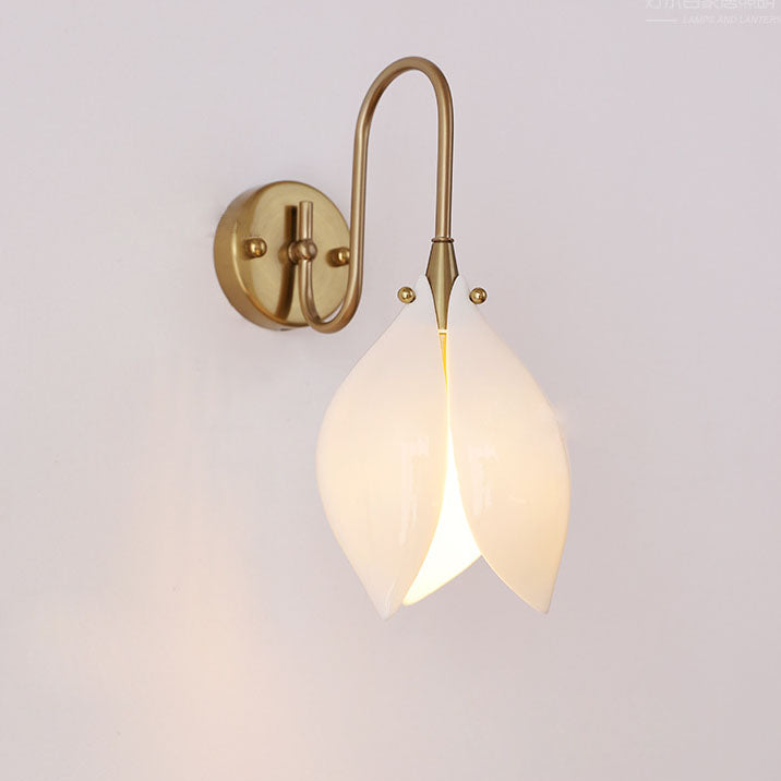 Zeitgenössische Retro-Keramik-Magnolienblumenform Eisenrahmen 1-Licht Wandleuchte für Schlafzimmer 