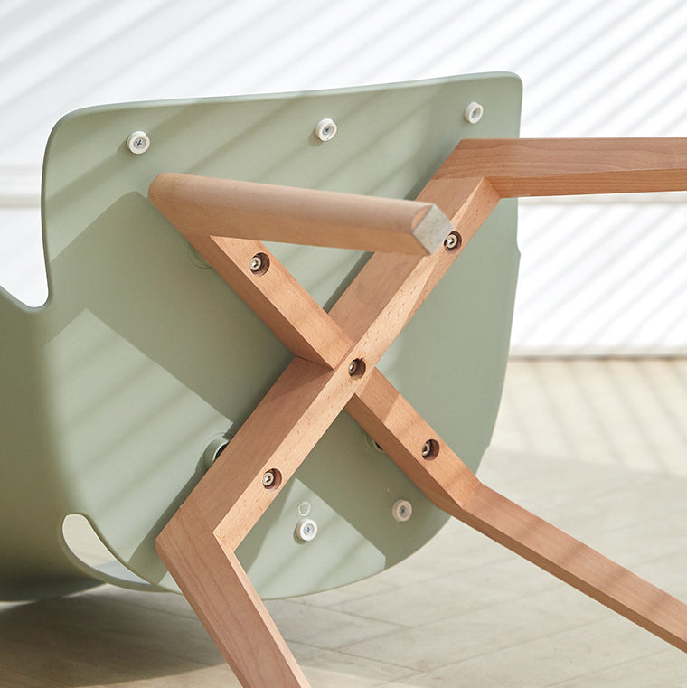 Zeitgenössischer nordischer quadratisch-trapezförmiger Stuhl aus PP-Kunststoff, Edelstahl und Lindenholz mit Rückenlehne für das Wohnzimmer 