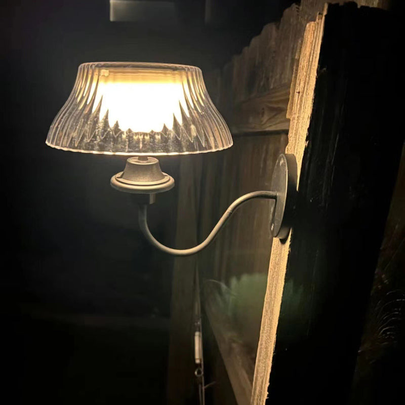 Zeitgenössische Retro Solar Eisenlegierung ABS LED wasserdichte Wandleuchte für den Außenbereich 