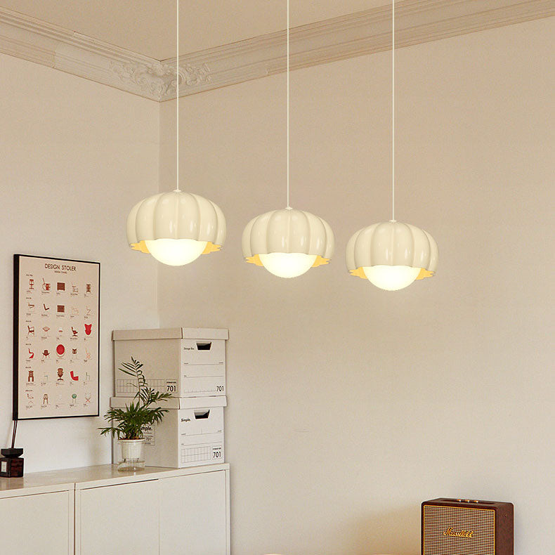 Moderne minimalistische Creme-Pod-Aluminiumharz-PE 1/3-Licht-Insel-Licht-Kronleuchter für Esszimmer 