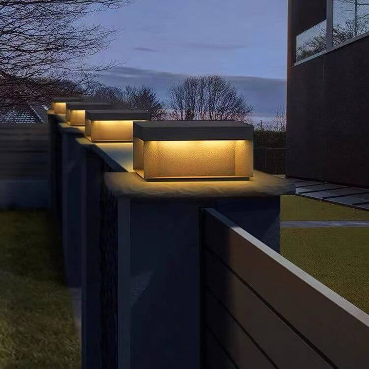 Moderne minimalistische einfache Edelstahl-Glas-Würfelform LED-Außenlandschaftsleuchte für die Terrasse im Freien 