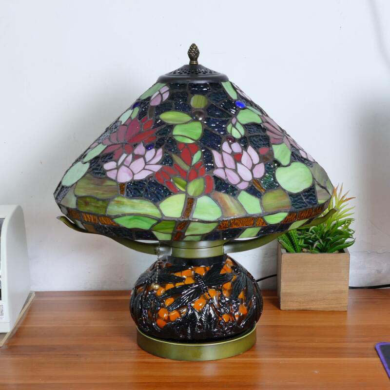 Lampe de table traditionnelle Tiffany en verre de fer conique avec libellule et nénuphar à 2/3 lumières pour étude 