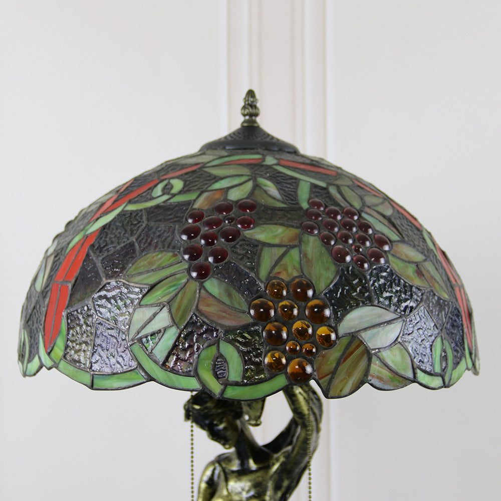 Lampe de table à 2 lumières avec base de femme jolie en forme de vache en diamant de raisin en dôme de verre en résine Tiffany traditionnel pour chevet 