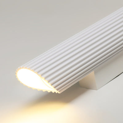 مصباح حائط LED من الألومنيوم والحديد بأسطوانة مخططة بتصميم حديث وبسيط لغرفة النوم 