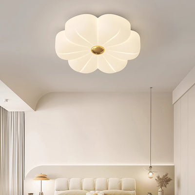 Luz de techo LED de montaje empotrado de hierro con pétalo crema minimalista moderno para dormitorio 