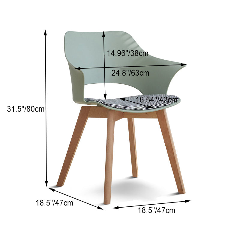 Zeitgenössischer nordischer quadratisch-trapezförmiger Stuhl aus PP-Kunststoff, Edelstahl und Lindenholz mit Rückenlehne für das Wohnzimmer 