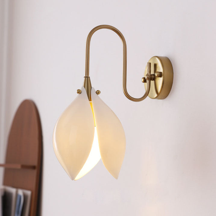 Zeitgenössische Retro-Keramik-Magnolienblumenform Eisenrahmen 1-Licht Wandleuchte für Schlafzimmer 