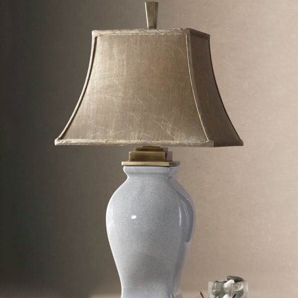Traditionelle Vintage-Tischlampe aus einfarbigem, vasenartigem Keramikgewebe mit 1 Licht für Schlafzimmer 