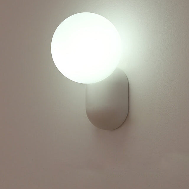 Macaron-Creme-Stil Harz-Glaskugel 1-Licht Wandleuchte 
