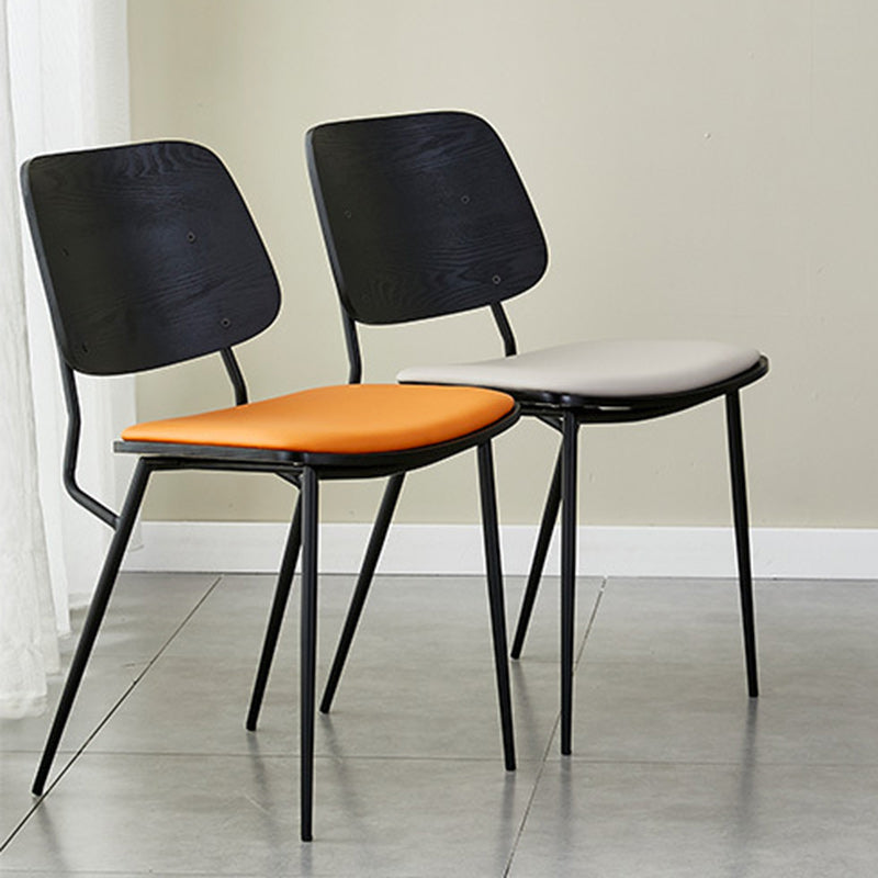 Chaise de salle à manger contemporaine scandinave en cuir PU carré avec dossier en métal sans accoudoirs pour salle à manger 