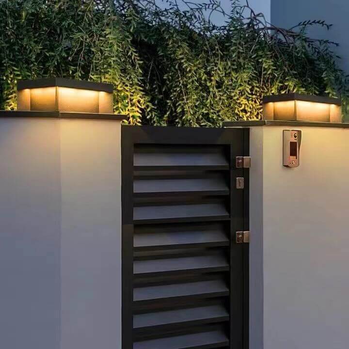 Moderne minimalistische einfache Edelstahl-Glas-Würfel-LED-Solar-Außenlandschaftsleuchte für die Außenpatio 
