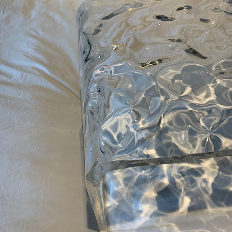 Zeitgenössischer nordischer quadratischer rechteckiger Ripple C-förmiger Beistelltisch eingebettet für das Wohnzimmer 