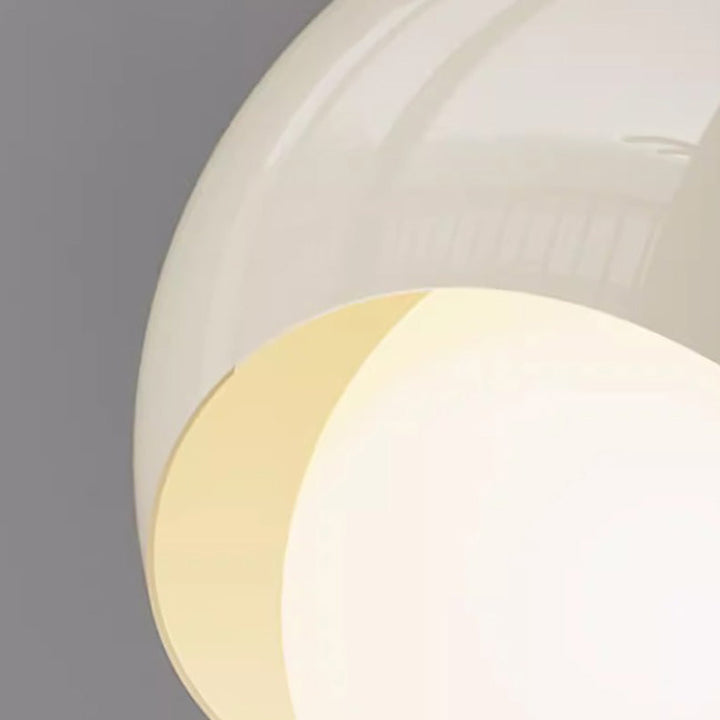Plafonnier semi-encastré contemporain en fer crème français avec abat-jour sphérique en verre à 1 lumière pour couloir 