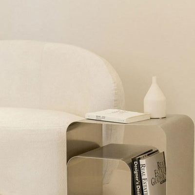 Table d'appoint moderne minimaliste en acier inoxydable incurvé avec étagères de rangement pour salon 