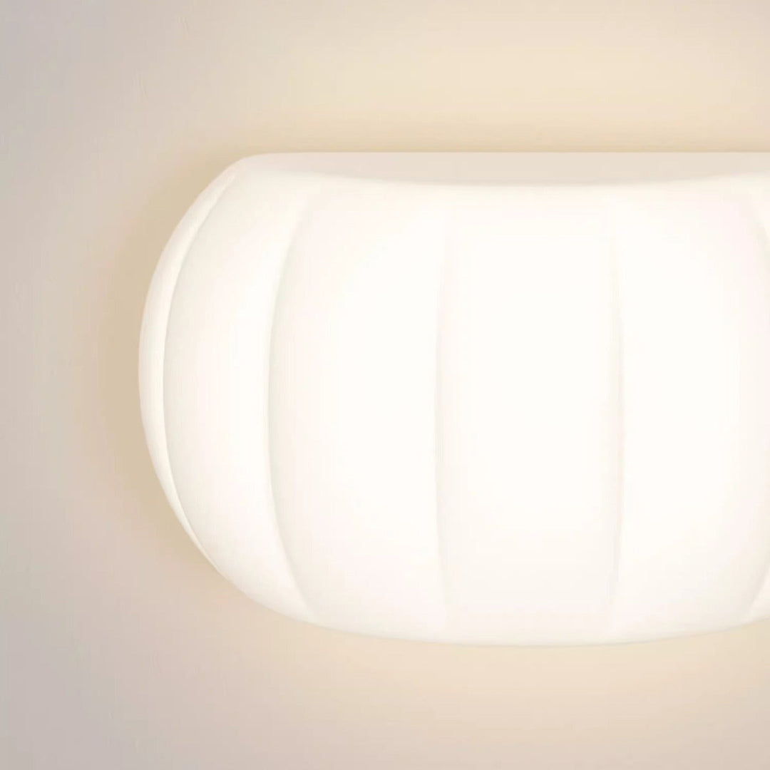 Applique murale LED en fer avec abat-jour en acrylique minimaliste moderne pour chambre à coucher 