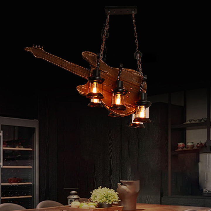 Tradicional lámpara de araña de 6 luces de hierro en forma de guitarra con tallado en madera para comedor 