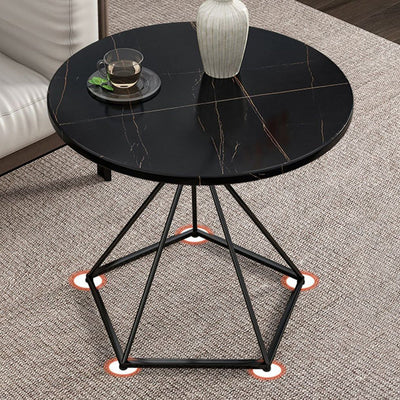 Table d'appoint moderne minimaliste ronde avec texture marbre et base polygonale en métal pour salon 