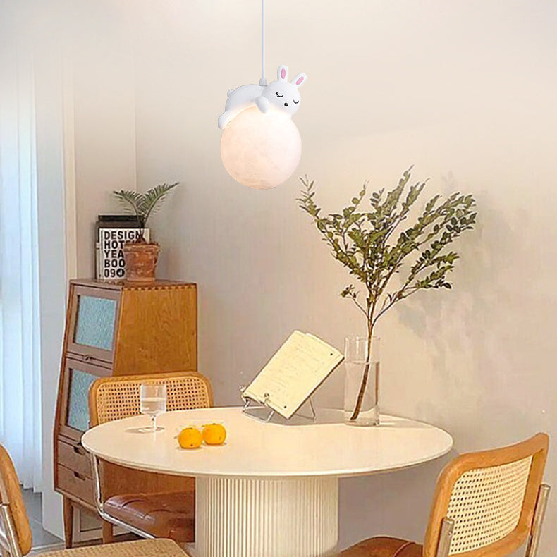 Zeitgenössische kreative PE Kugelschirm Harz Tier Kaninchen Bär Design 1-Licht Pendelleuchte für Wohnzimmer 