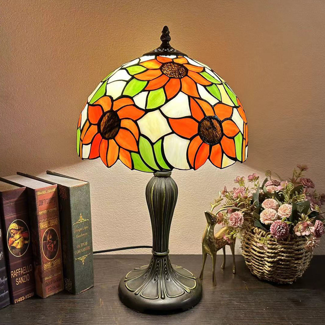 Lampe de table à 1 lumière avec dôme en verre métallique Tiffany traditionnel, motif raisin, fleur, libellule et papillon pour chevet 