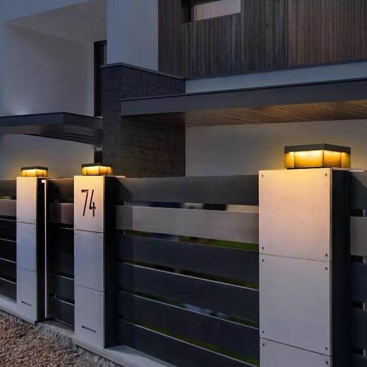 Moderne minimalistische einfache Edelstahl-Glas-Würfel-LED-Solar-Außenlandschaftsleuchte für die Außenpatio 