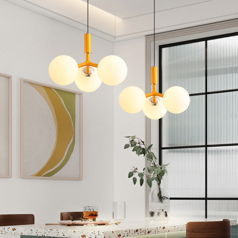 Zeitgenössischer nordischer Aluminium-Eisen-Glaskugel-Kronleuchter mit 3 Lichtern für Esszimmer 