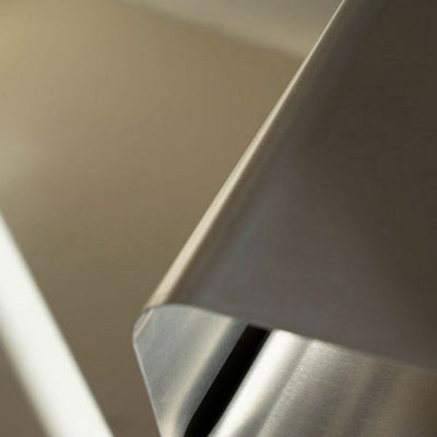 Table d'appoint moderne minimaliste en acier inoxydable incurvé avec étagères de rangement pour salon 