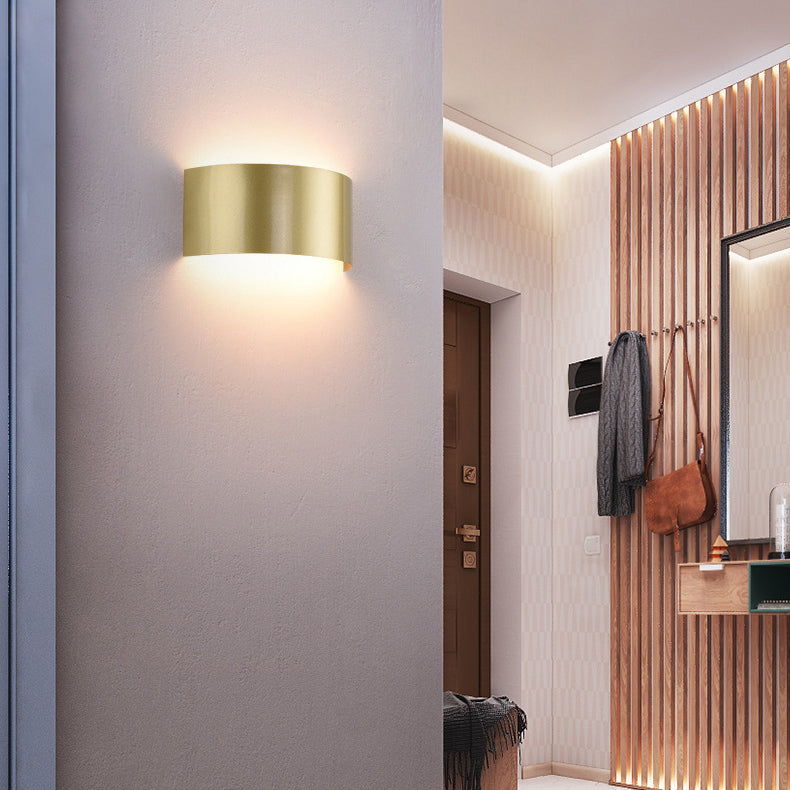Moderne minimalistische halbrunde LED-Wandleuchte aus Eisen für Wohnzimmer 