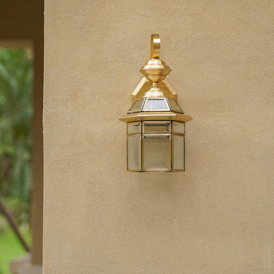 Applique murale hexagonale européenne traditionnelle étanche en verre tout cuivre à 1 lumière pour jardin 