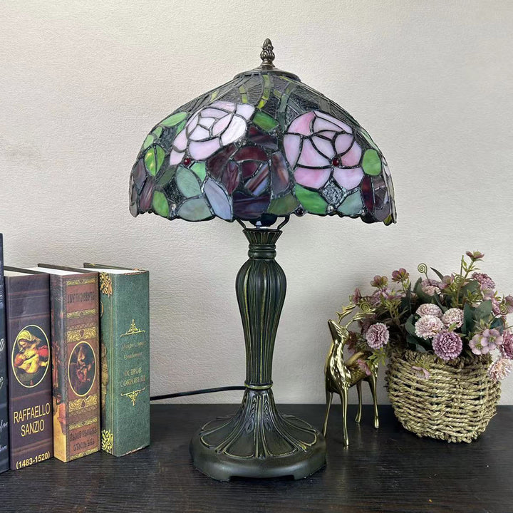 Lampe de table à 1 lumière avec dôme en verre métallique Tiffany traditionnel, motif raisin, fleur, libellule et papillon pour chevet 