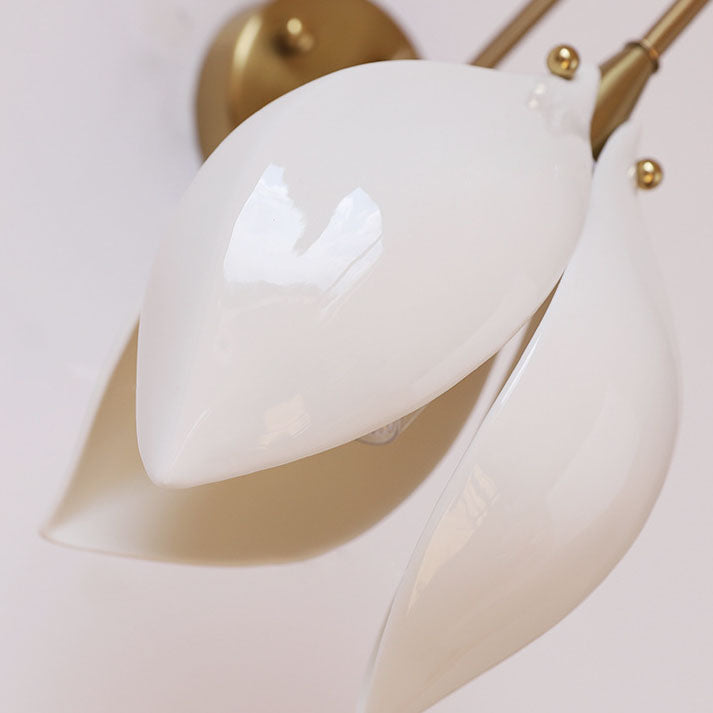 Zeitgenössische Retro-Keramik-Magnolienblumenform Eisenrahmen 1-Licht Wandleuchte für Schlafzimmer 
