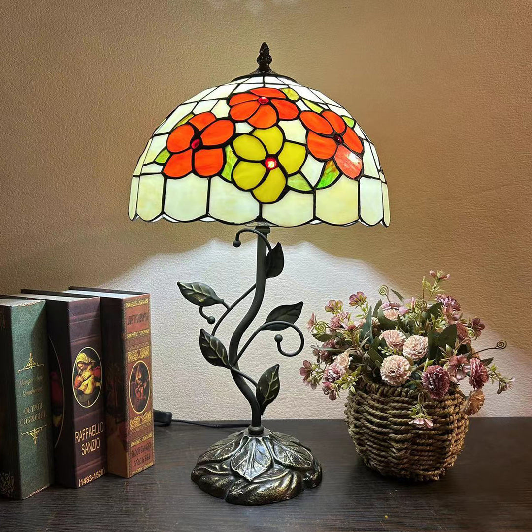 Lampe de table traditionnelle Tiffany en résine avec dôme conique et motif de fleurs et feuilles à 1 lumière pour chevet 