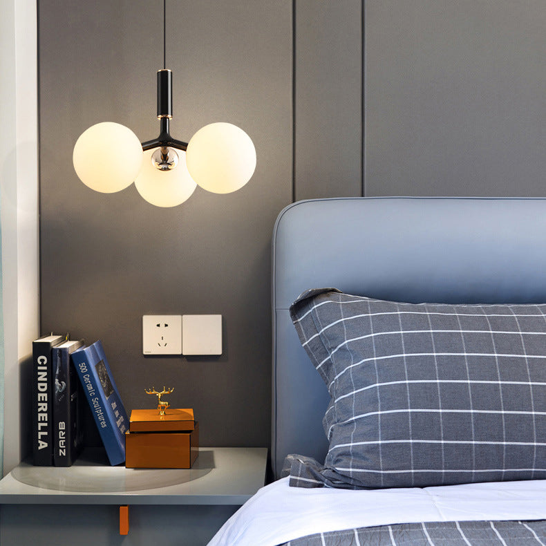 Zeitgenössischer nordischer Aluminium-Eisen-Glaskugel-Kronleuchter mit 3 Lichtern für Esszimmer 