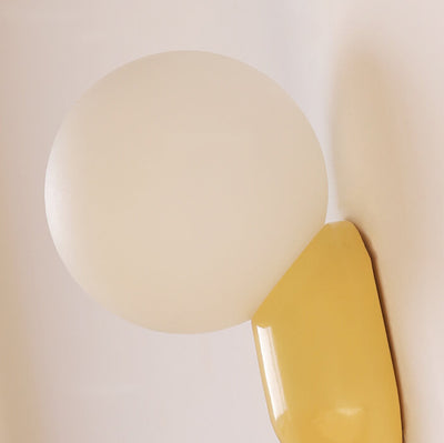 Macaron-Creme-Stil Harz-Glaskugel 1-Licht Wandleuchte 