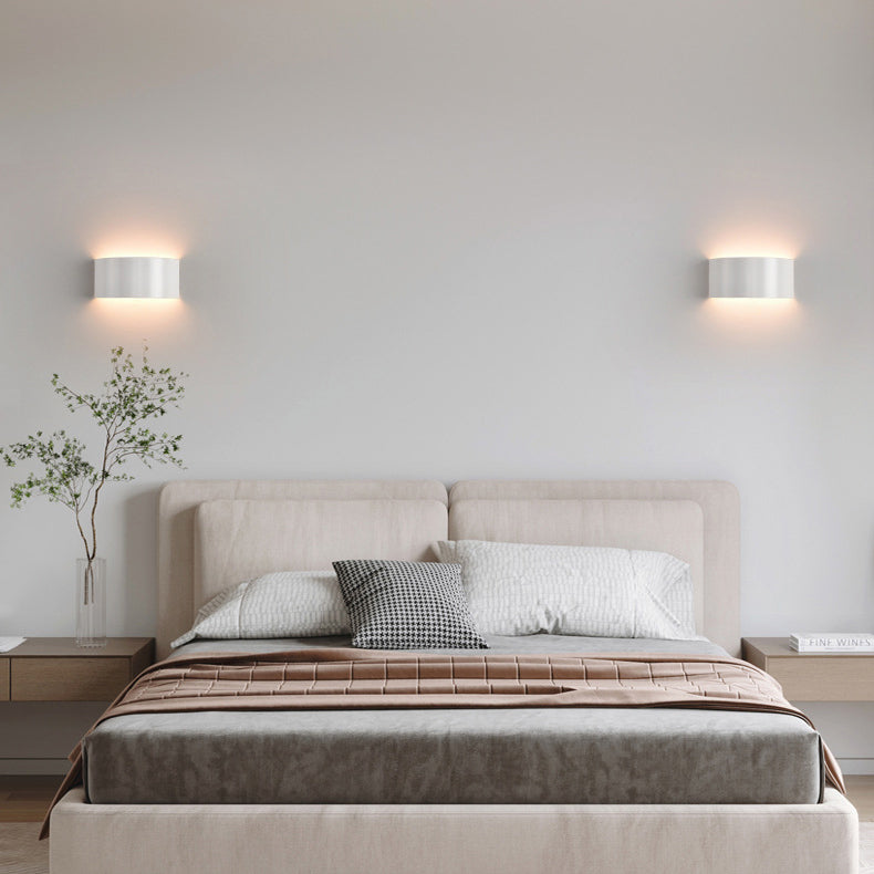 Moderne minimalistische halbrunde LED-Wandleuchte aus Eisen für Wohnzimmer 