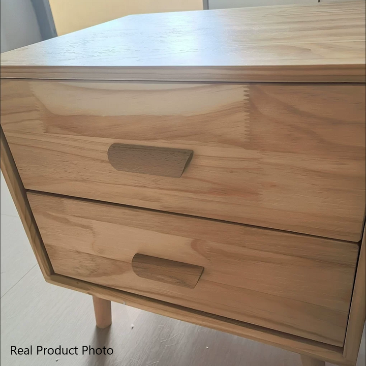 Moderner minimalistischer Nachttisch aus massivem Holz mit abgerundeten quadratischen zylindrischen 2 Schubladen für das Schlafzimmer 