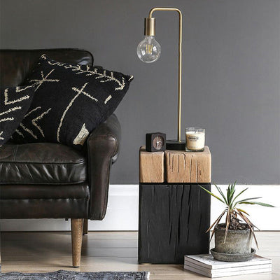 Table d'appoint en bois massif au design cuboïde japonais contemporain pour salon 